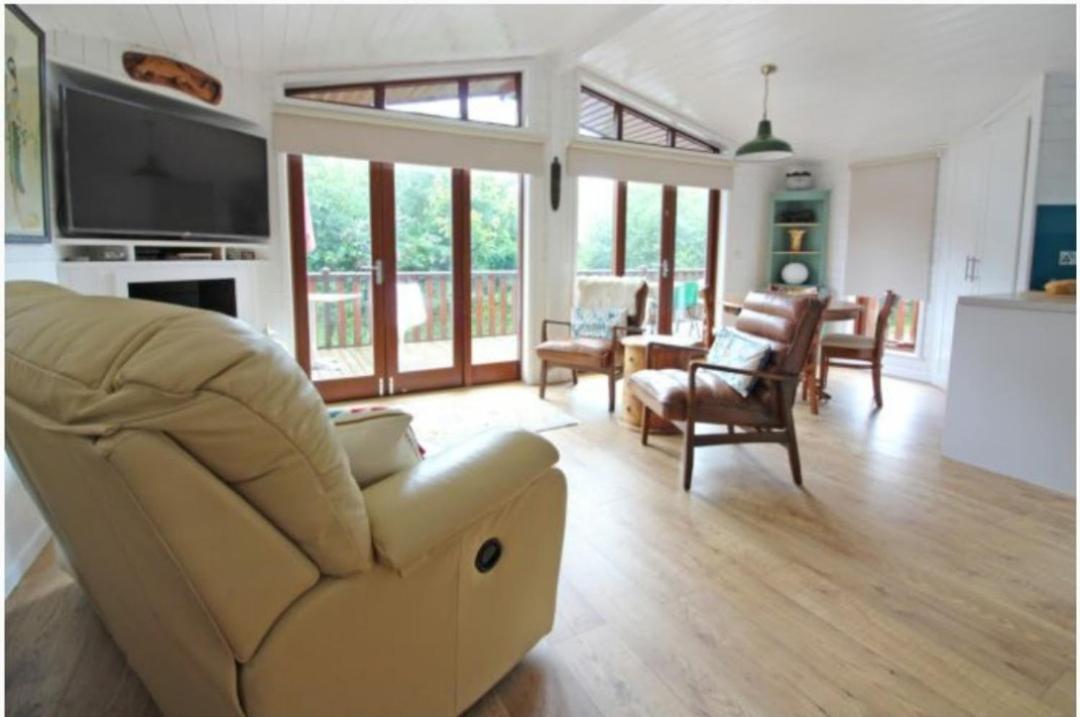 Astbury Falls Luxury Retreats Eardington 外观 照片